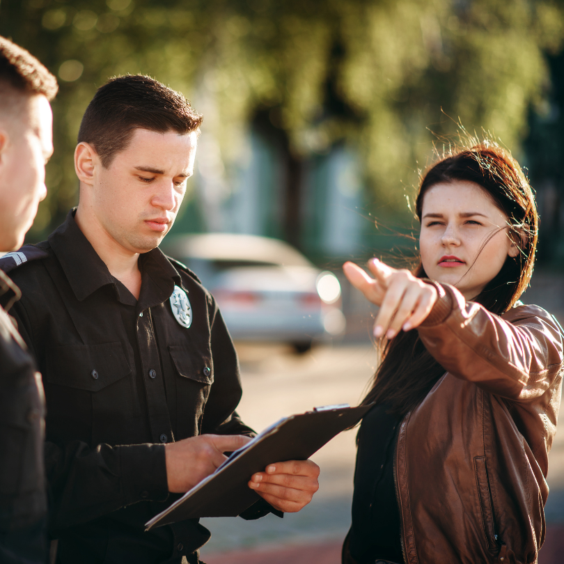 policeman-write-testimony-female-driver